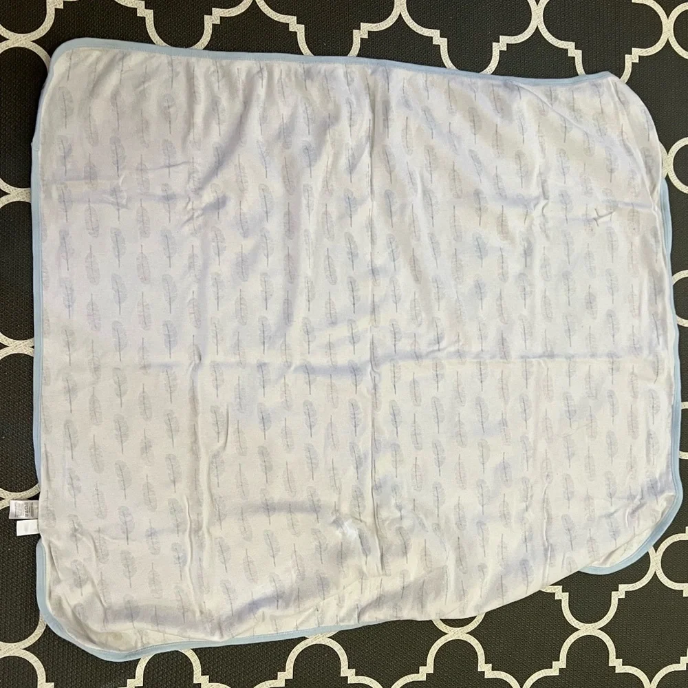 Baby  Blanket in Light Blue with Feather Print